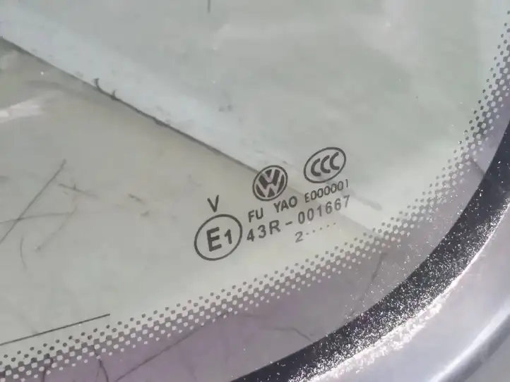 Volkswagen Touran II (2010 - 2016) 1T0845041 Заднее боковое стекло — фото 2