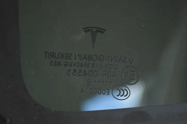 Tesla Model X (2015 - 2021) 43R004553 Заднее боковое стекло — фото 5