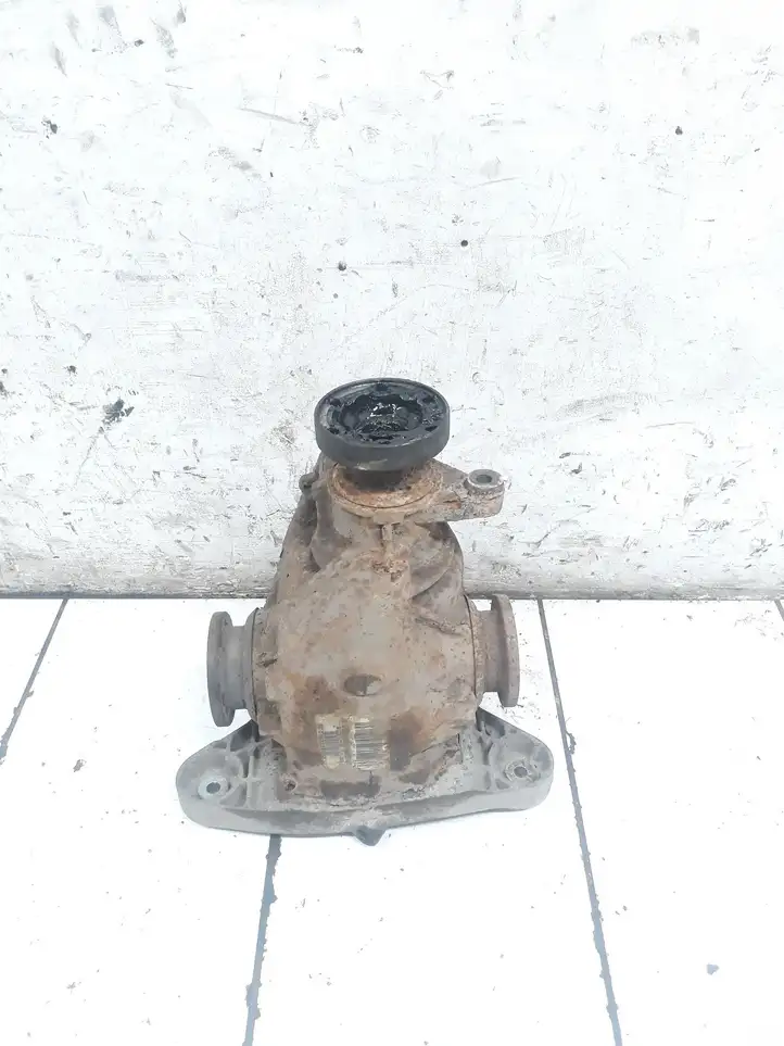 BMW 5 E39 (1996 - 2003)  7502528 Задний редуктор