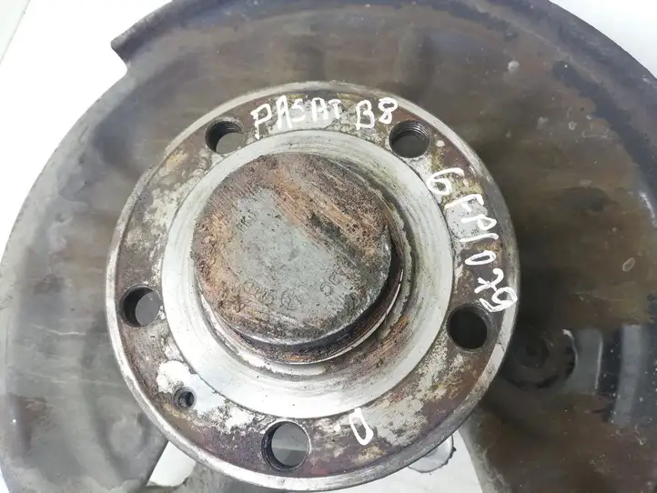 Volkswagen PASSAT B7 (2011 - 2014)   Задний поворотный кулак (ступица, цапфа)