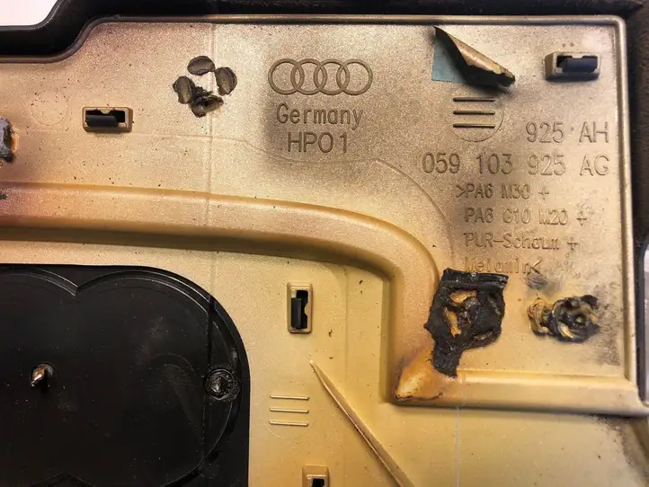 Audi A6 S6 C6 4F (2004 - 2008) 059103925AG Крышка двигателя декоративная — фото 2