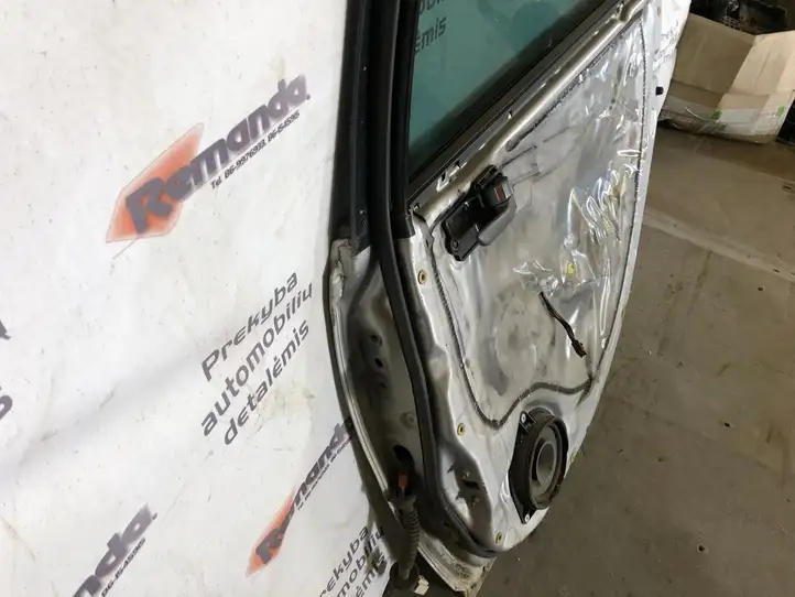 Toyota Avensis T220 (2000 - 2003) Задняя дверь — фото 3