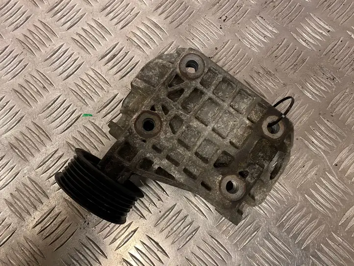 Audi Q7 4L (2005 - 2009) 059903143Q Кронштейн генератора — фото 3