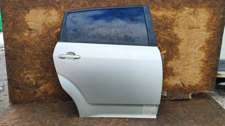Toyota Corolla Verso AR10 (2004 - 2009) Задняя дверь — фото 1