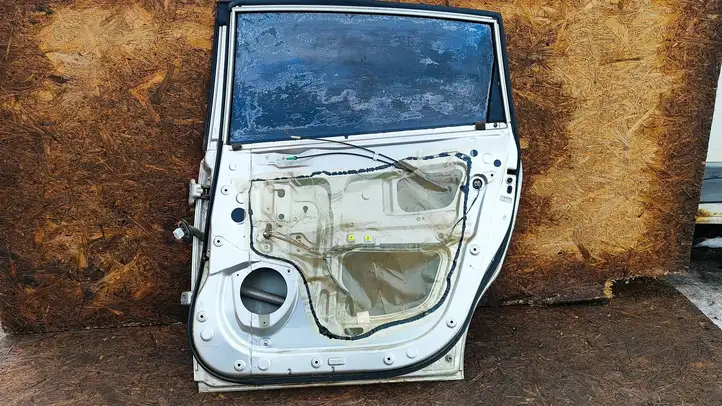 Toyota Corolla Verso AR10 (2004 - 2009) Задняя дверь — фото 6