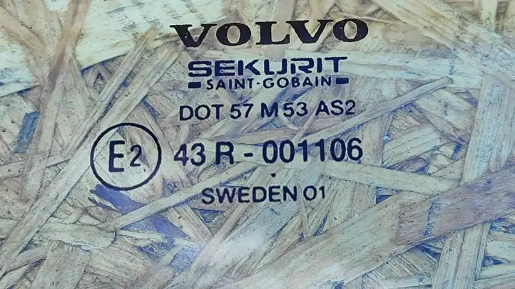Volvo V70 (2000 - 2004) 43R001106 Стекло передней двери — фото 2