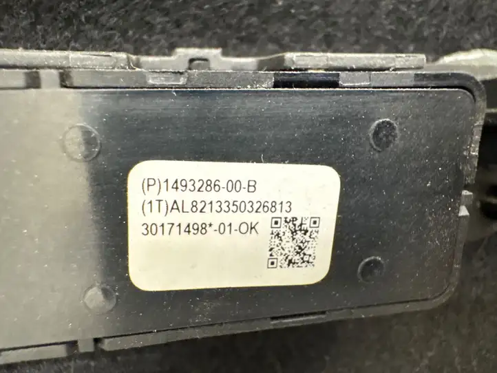 Tesla Model S (2021 - ) 161432300B Боковая обшивка багажника — фото 3
