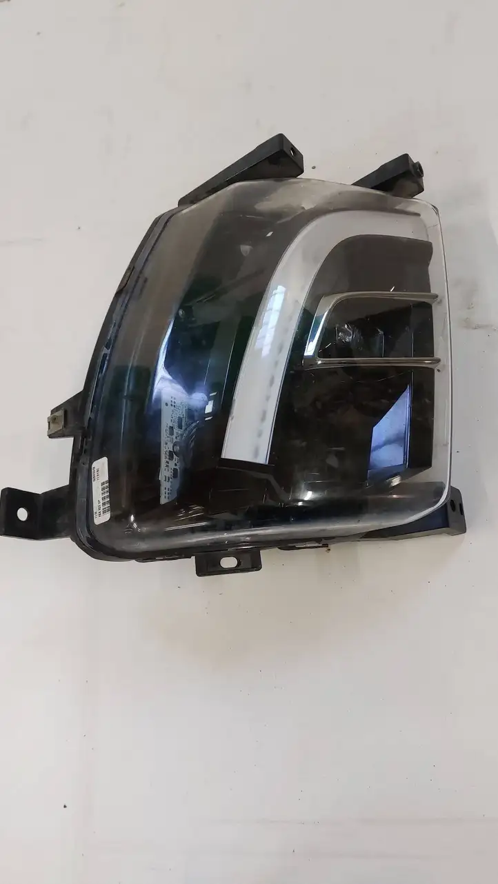 Tesla Model X (2015 - 2021) 103433000A Передняя противотуманная фара — фото 1