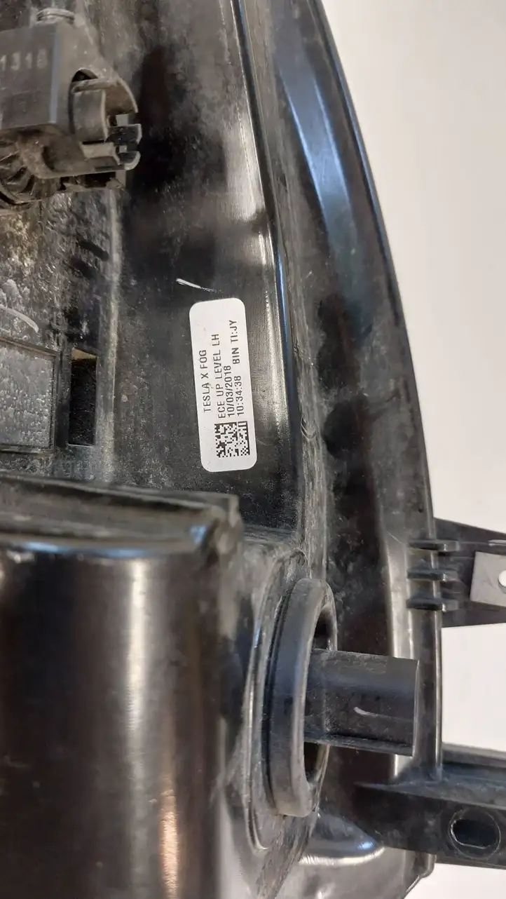 Tesla Model X (2015 - 2021) 103433000A Передняя противотуманная фара — фото 4