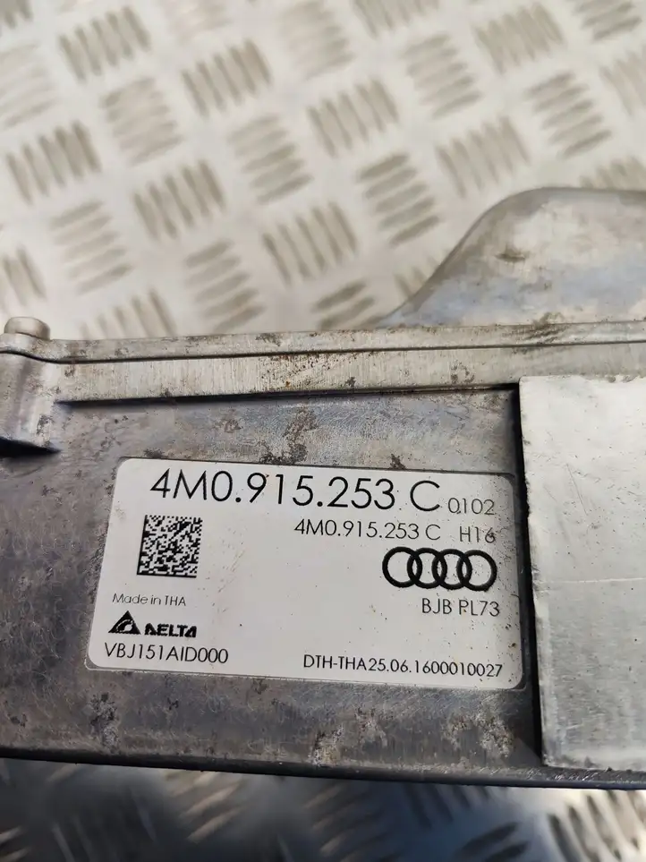 Audi Q7 4M (2015 - ) 4M0915253C Модуль беспроводной зарядки — фото 2