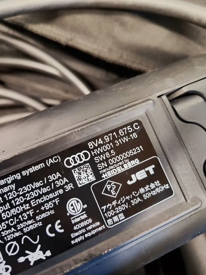 Audi Q7 4M (2015 - ) 8V4971675C Кабель для зарядки электромобилей — фото 8