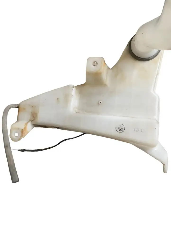 Toyota Hilux (AN10, AN20, AN30) (2004 - 2008) 8533021010 Горловина бачка омывателя — фото 4