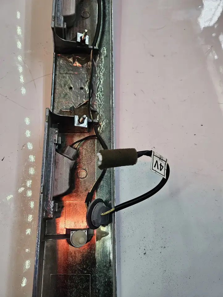 Chevrolet Captiva (2006 - 2011) 96824637 Подсветка номера — фото 4