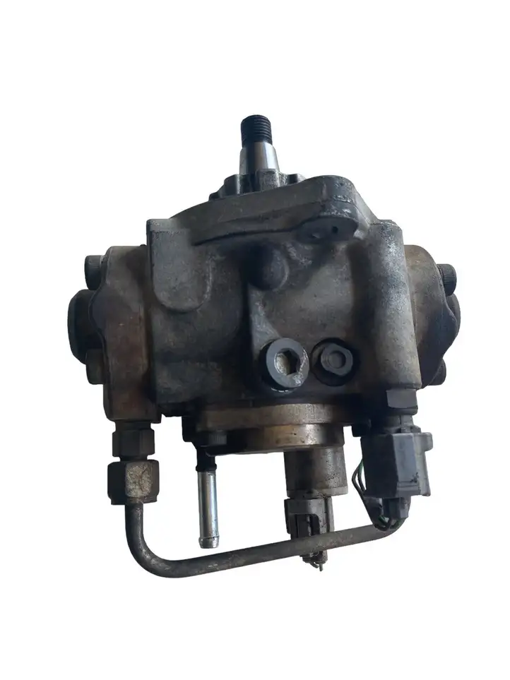 Toyota Hilux (AN10, AN20, AN30) (2004 - 2008) 2210030090 Механический топливный насос — фото 3