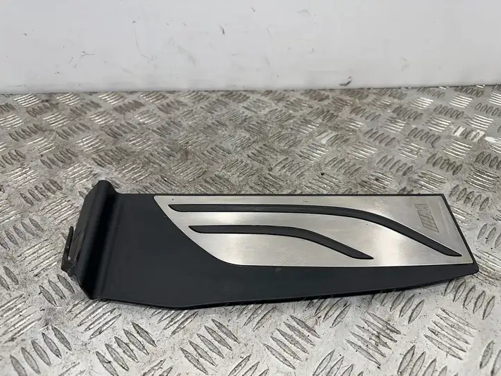 BMW 3 F30 F35 F31 (2012 - 2018) 8053899 Подставка для ноги — фото 1