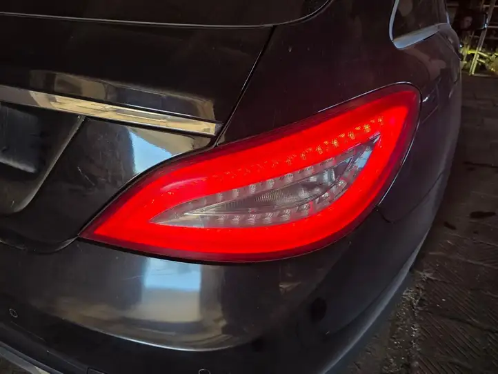 Mercedes-Benz CLS C218,X218 (2011 - 2017) A2189060258 Задний фонарь в кузове — фото 8