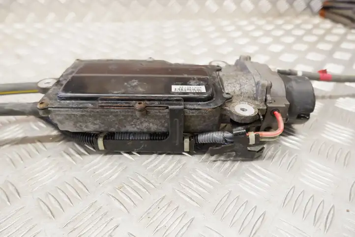 Lexus GS250 300 350 300h 450h (2011 - 2015) 4631030020 Блок управления стояночным тормозом — фото 2