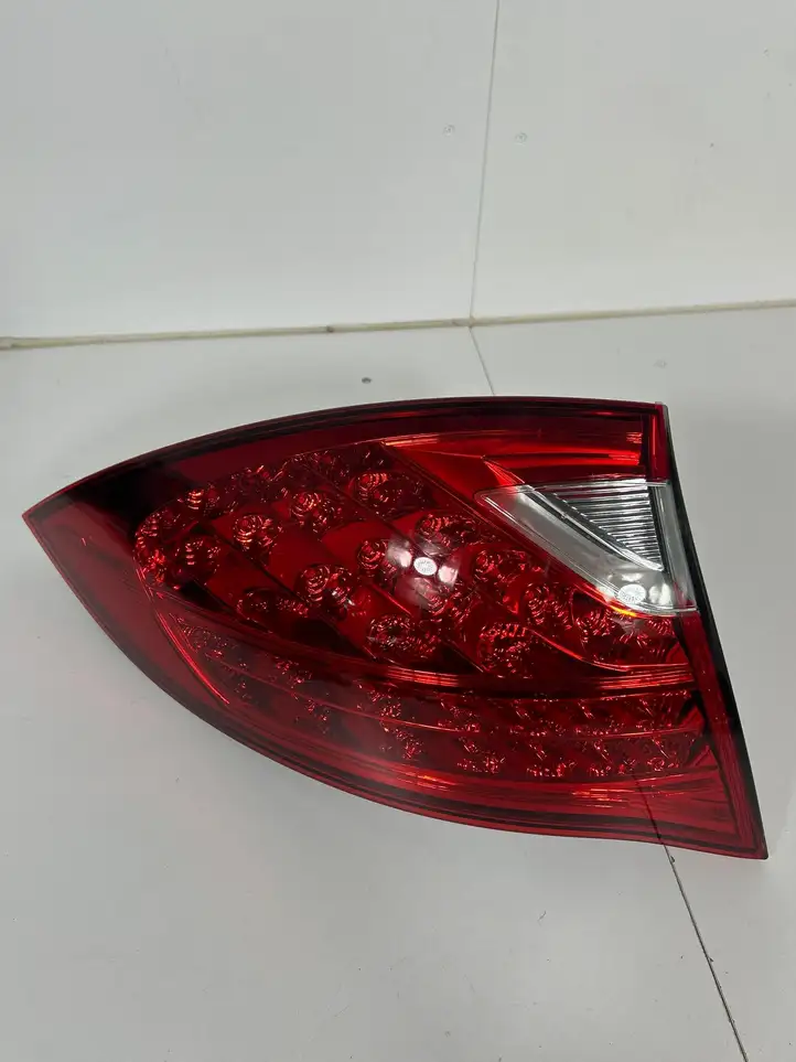 Porsche Cayenne (92A) (2011 - 2017) 7P5945095F Задний фонарь в кузове — фото 1
