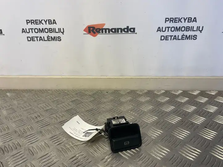 Mercedes-Benz CLA C117,X117,W117 (2013 - 2019) Кнопка ручного тормоза — фото 2
