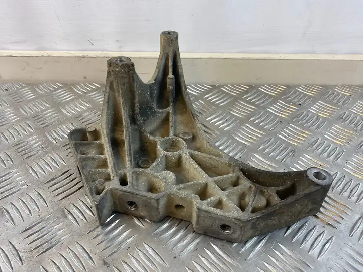 Volkswagen PASSAT B6 (2005 - 2010) 03L199207 Кронштейн двигателя — фото 3