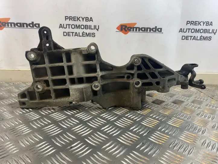 Volkswagen PASSAT B6 (2005 - 2010) 03L903143D Кронштейн генератора — фото 3