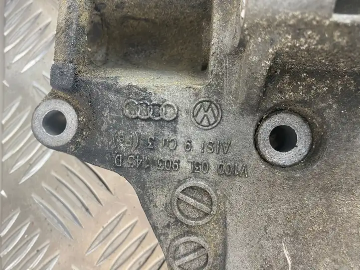 Volkswagen PASSAT B6 (2005 - 2010) 03L903143D Кронштейн генератора — фото 5