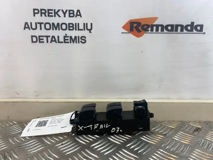Nissan X-Trail T31 (2007 - 2014) Блок кнопок стеклоподъемников — фото 1