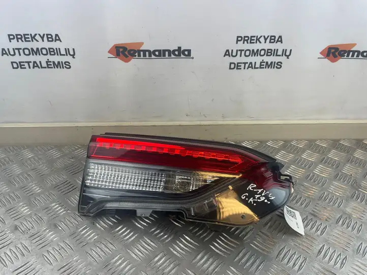 Toyota RAV 4 (XA50) (2018 - ) 8159042050 Задний фонарь в крышке багажника — фото 3