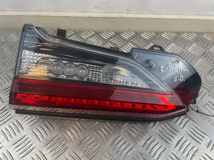 Toyota RAV 4 (XA50) (2018 - ) 8158042090 Задний фонарь в крышке багажника — фото 8