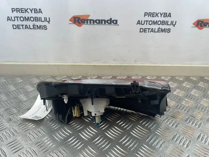 Toyota RAV 4 (XA50) (2018 - ) 8158042090 Задний фонарь в крышке багажника — фото 9
