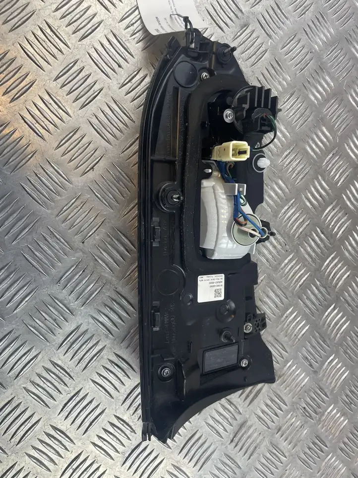 Toyota RAV 4 (XA50) (2018 - ) 8158042090 Задний фонарь в крышке багажника — фото 10