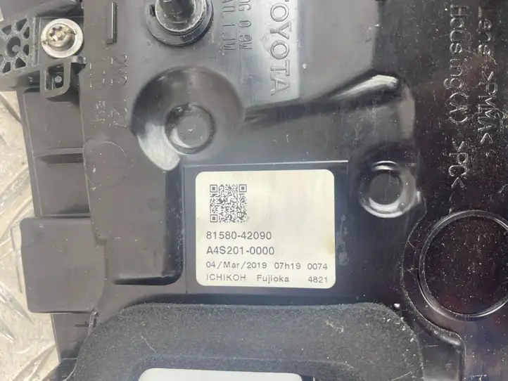 Toyota RAV 4 (XA50) (2018 - ) 8158042090 Задний фонарь в крышке багажника — фото 11