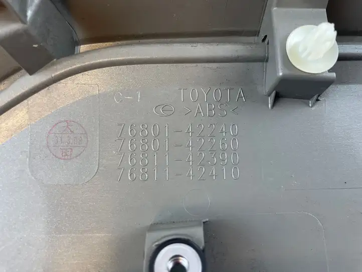 Toyota RAV 4 (XA50) (2018 - ) 7680142240 Подсветка номера — фото 8