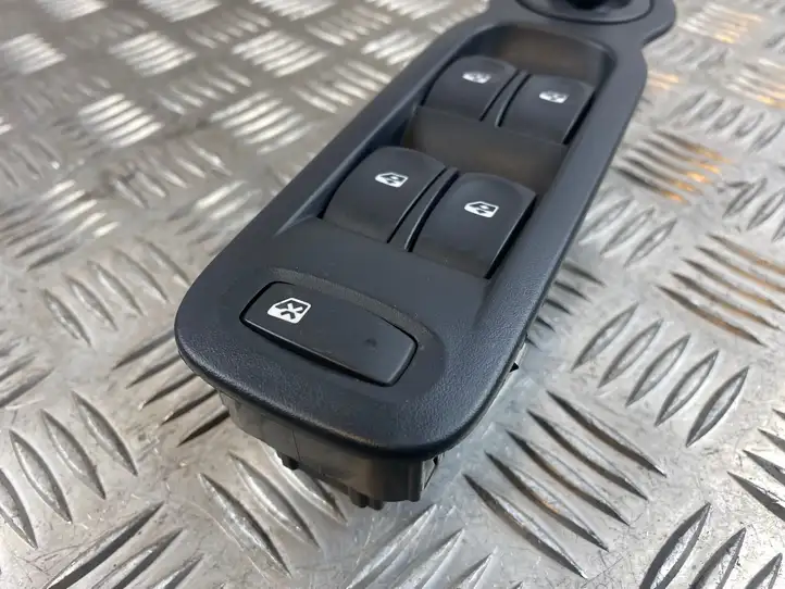 Renault Modus (2007 - 2012) 8200379694 Кнопка стеклоподъемников — фото 3