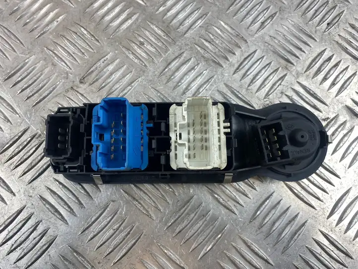 Renault Modus (2007 - 2012) 8200379694 Кнопка стеклоподъемников — фото 6