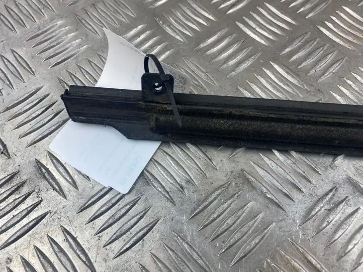 Subaru Forester SG (2003 - 2005) Накладка стекла задней двери — фото 5