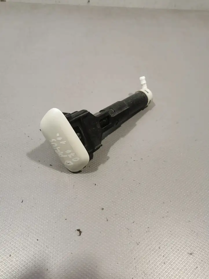 Toyota Prius (XW30) (2009 - 2015) 8520747010 Распылители омывателя — фото 1