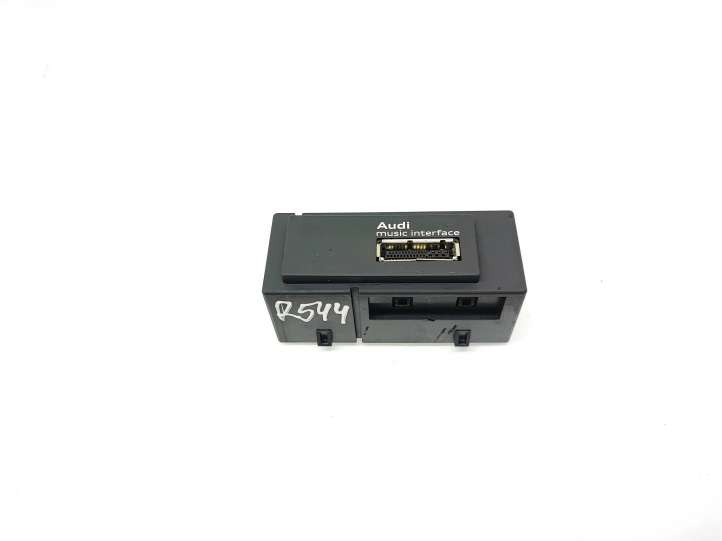 8V0035736 Audi A3 S3 8V USB jungtis