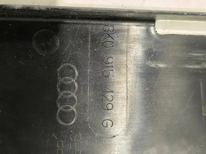Audi A6 S6 C6 4F (2008 - 2011) 8K0915429G Крышка ящика аккумулятора — фото 3