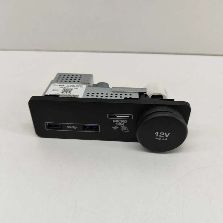 JPLA19E110BB Jaguar F-Pace USB jungtis