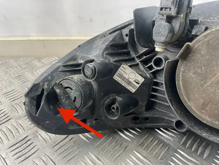 Ford Ecosport (2013 - 2018) CN1513W030CG Передняя фара — фото 9