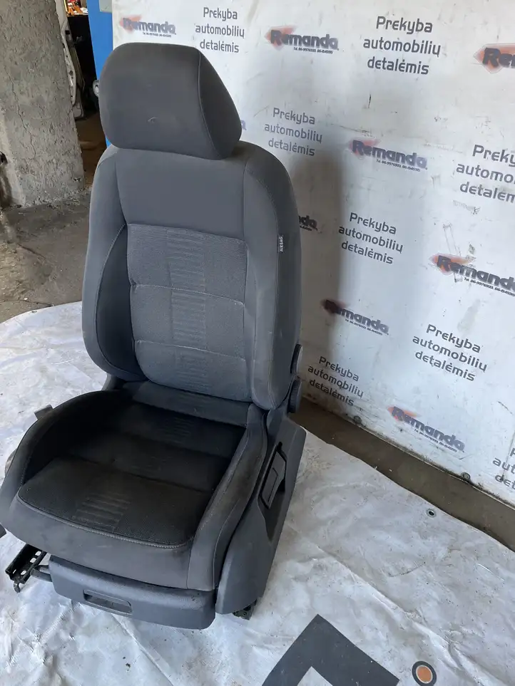 Volkswagen Caddy (2004 - 2010) Переднее сиденье водителя — фото 6