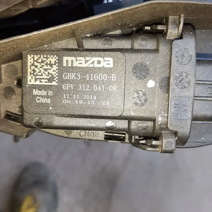 Mazda 3 II (2013 - 2017) GHK341600B Педаль акселератора — фото 2