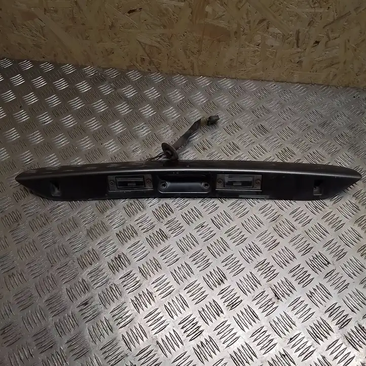 Chrysler Voyager (2004 - 2007) Ручка крышки багажника — фото 1