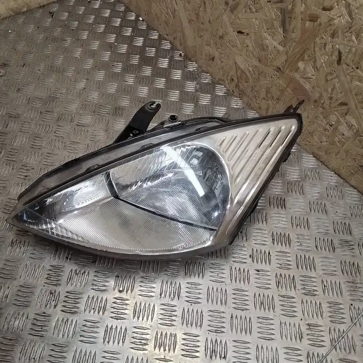 Ford Focus (1998 - 2004) Передняя фара — фото 2