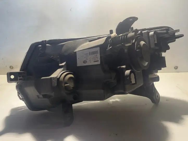 Dacia Duster (2010 - 2017) Передняя фара — фото 2