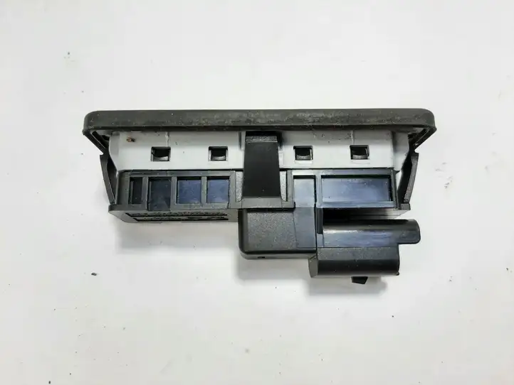 Citroen C4 Cactus (2017 - ) 9676028380 Кнопка закрытия багажника — фото 3