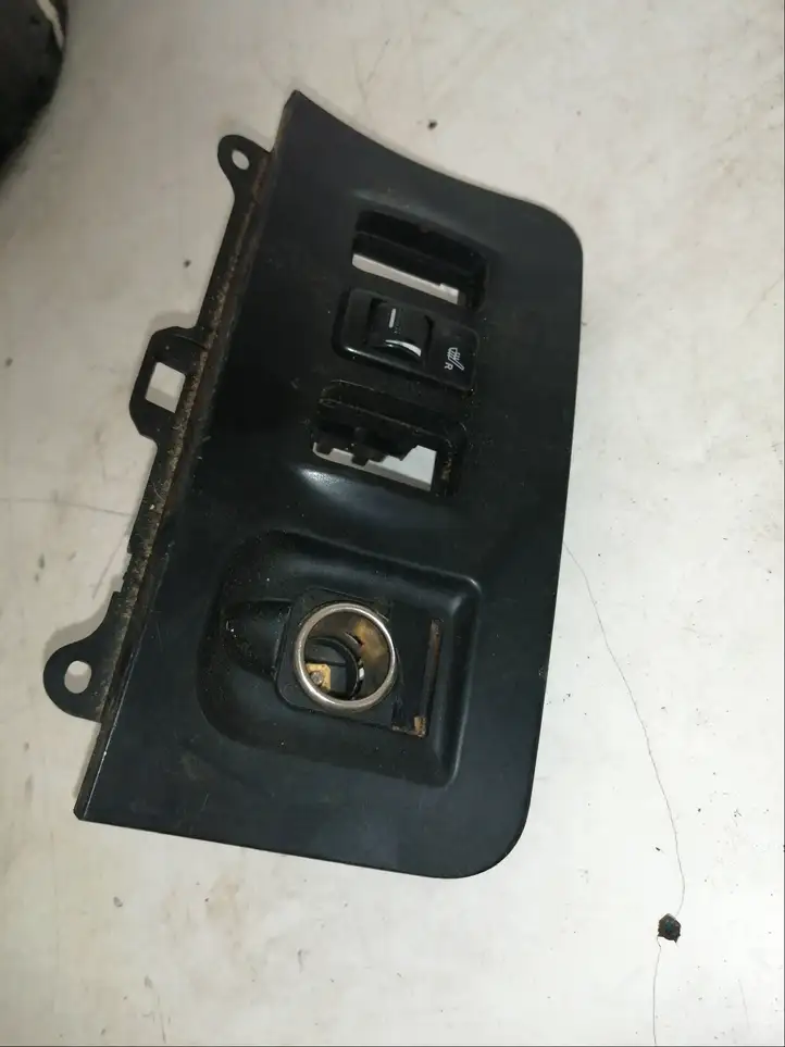 Toyota Land Cruiser (J120) (2002 - 2009) 5883160030 Включатель обогрева — фото 2