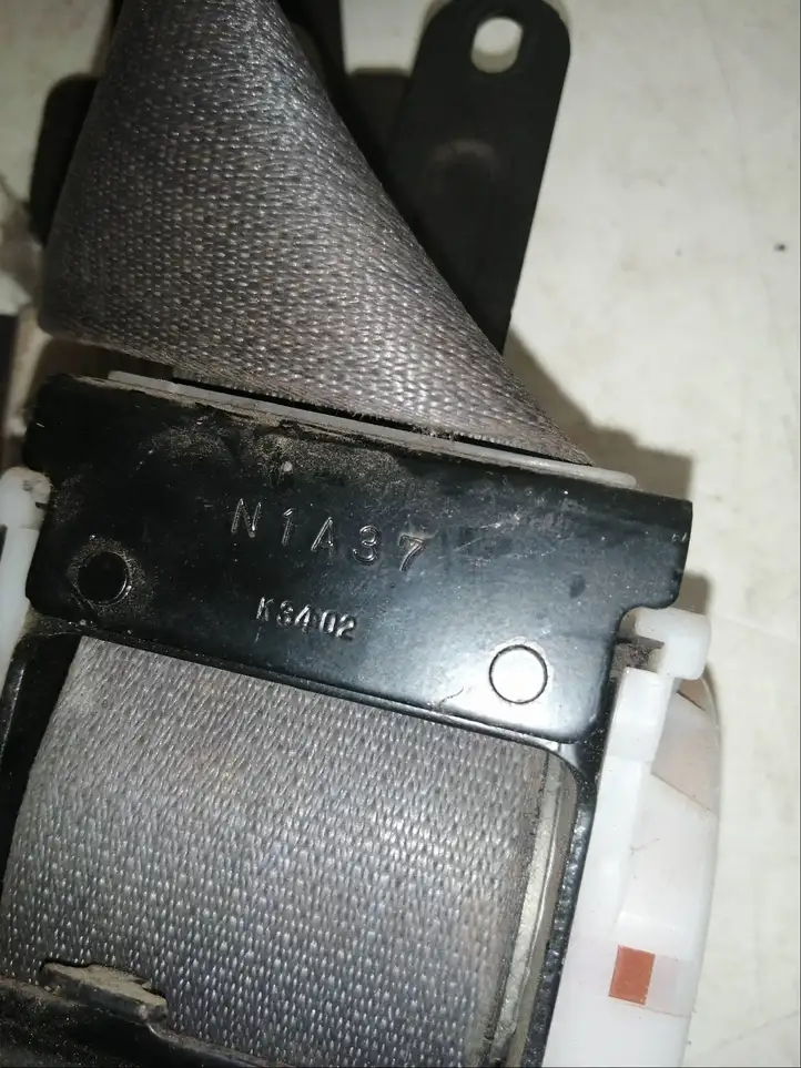 Toyota Land Cruiser (J120) (2002 - 2009) N1A37 Задний ремень безопасности — фото 3