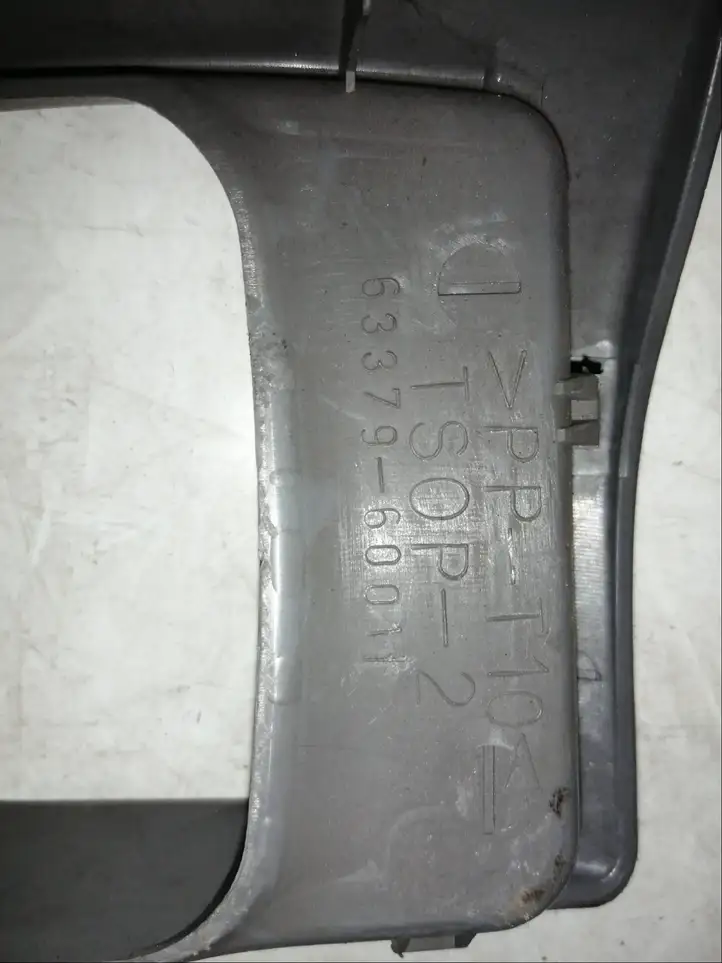 Toyota Land Cruiser (J120) (2002 - 2009) 6337960011 Прочая отделка багажника — фото 1